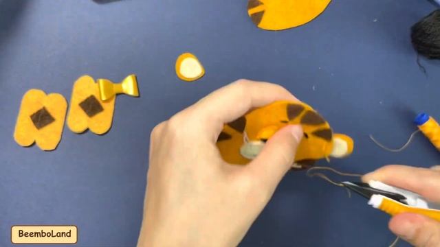 МК Тигренок из фетра своими руками / Тигр символ 2022 года / Felt Tiger Sewing DIY Tutorial 2022 смотреть онлайн