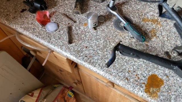 Восстанавливаем и переделываем с инжектора на карбюратор￼ Aprilia SR 50 смотреть онлайн