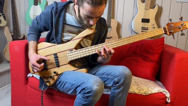 Hello, Goodbye by The Beatles - Solo Bass Cover (free tabs) смотреть онлайн