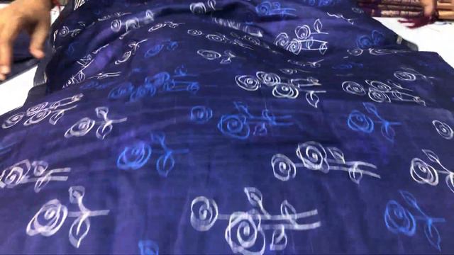 Navy blue color मे Soft Tussar Silk Saree के साथ Batik Print मे @Heerfashion смотреть онлайн