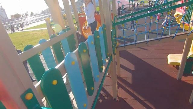 Алиса едет на детскую площадку в олимпийском парке смотреть онлайн