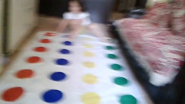 Игра в твистер с??? смотреть онлайн