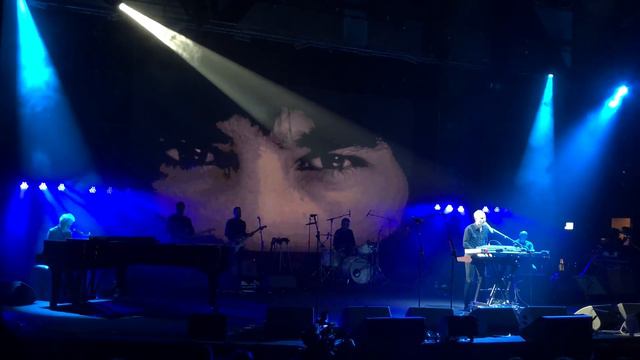 אסף אמדורסקי - לבד | בשם האהבה - השירים של מאיר בנאי 22.1.2018 смотреть онлайн