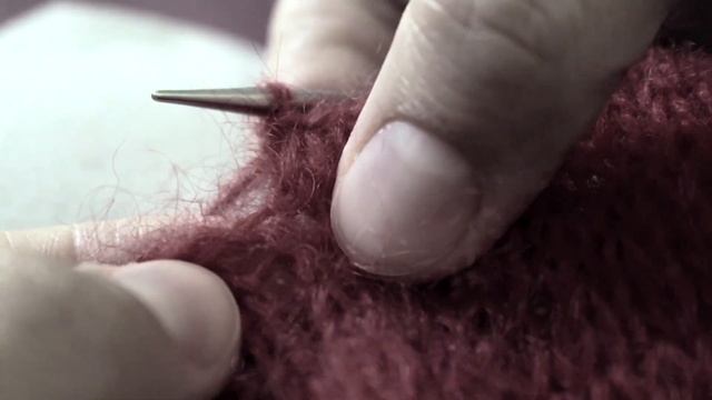 КАК ИЗЯЩНО ЗАКРЫТЬ МОХЕР. "Аmapola" ДЖЕМПЕР СПИЦАМИ из КИД МОХЕРА смотреть онлайн