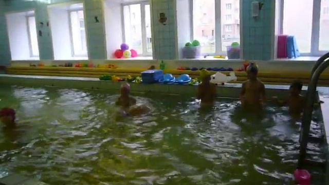 В бассейне детского сада смотреть онлайн