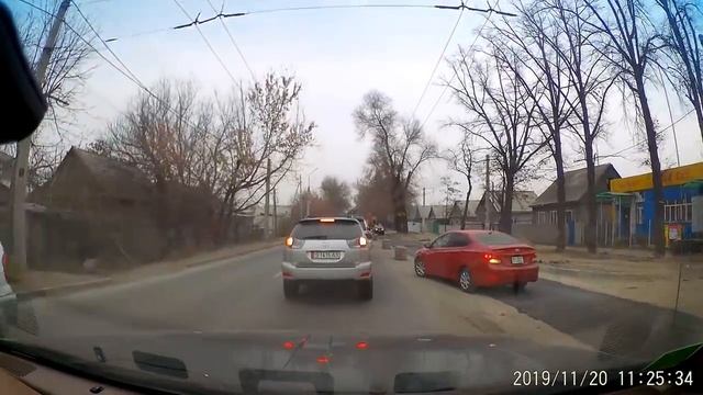 Экскаватор против обочечника смотреть онлайн