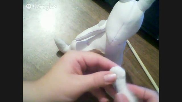 МК "Заяц тильда с сердечком". Часть 3. Пришиваем руки, ушки и хвостик к туловищу. Оформляем личико. смотреть онлайн