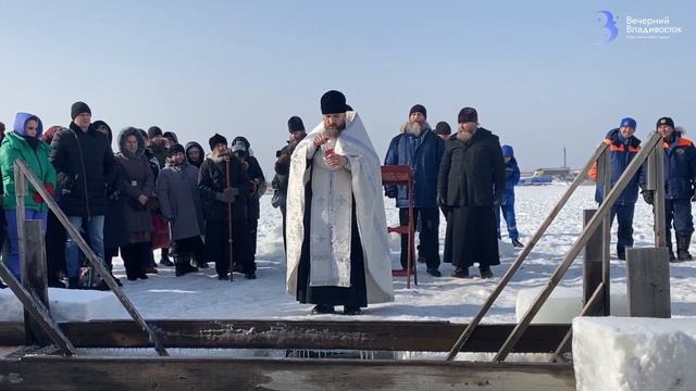 Крещение 2023: Крестный ход и купание в проруби на Крещение Господне 2023 во Владивостоке смотреть онлайн