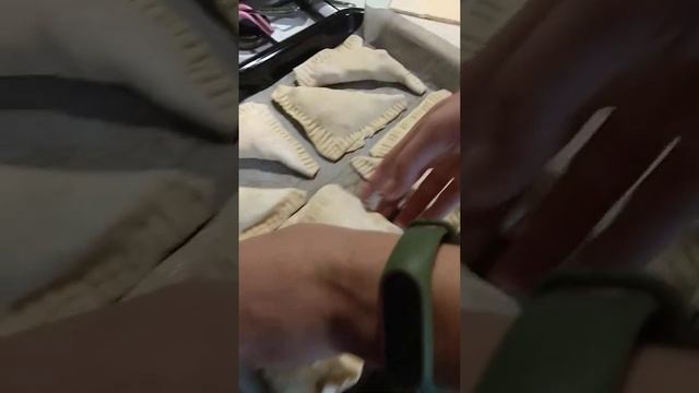 пирожки из слоёного теста с яблоками смотреть онлайн
