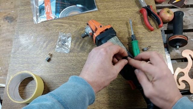 Brush replacement. Замена щеток за 3 минуты УШМ. Serhulya TV смотреть онлайн