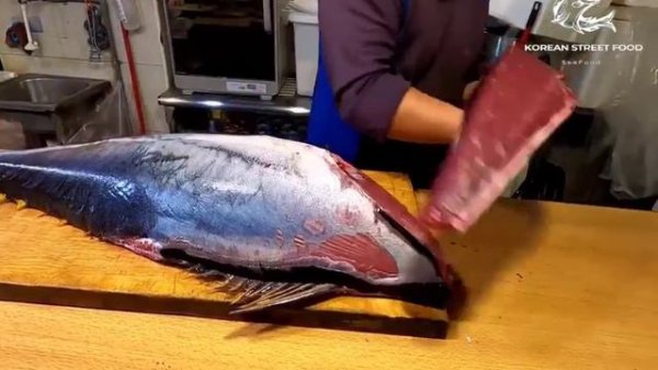 Good Food - Yellowfin Tuna cutting With a Specialized Knife