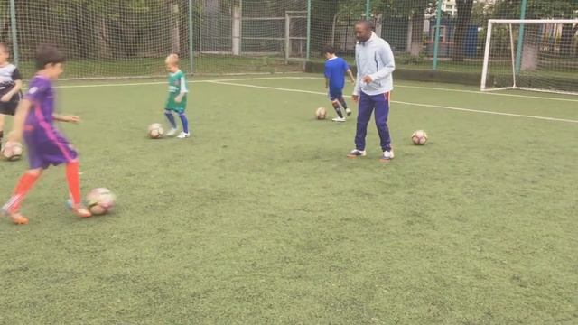 Тренер Паскаль: техника футбола финты дриблинг. soccer training смотреть онлайн