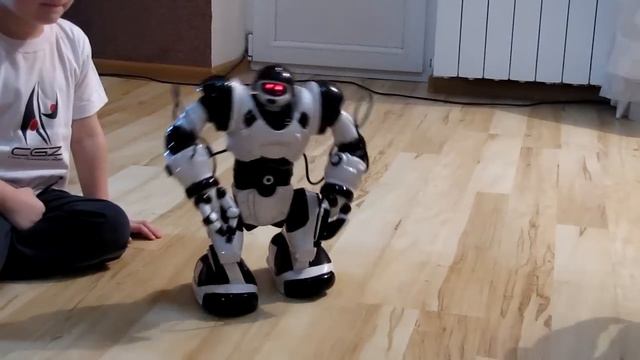 Робот SMART ROBOWISDOM. Умный радиоуправляемый робот You Tube смотреть онлайн