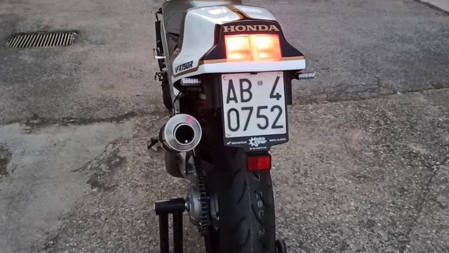 Honda VFR 750 RC36 Replica RC30_Sound with db killer смотреть онлайн