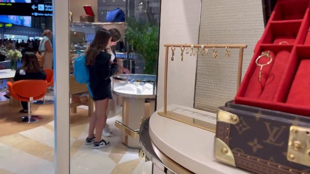 #3 Прилетели в Катар. Аэропорт в Дохе. Летим в Мале. Август 2023 смотреть онлайн