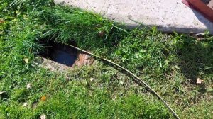 Реактивной насадкой кёрхера пробиваем засор в ливнёвке.