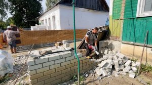 Перестраиваем старый деревенский дом. Что из этого выйдет? Зачем мы засыпаем палисадник землей?