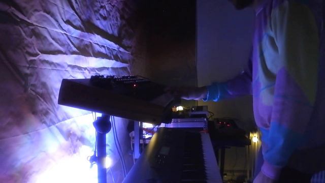 Live 80's synth funk with Dreadbox Hades, Prophet 08, Wavestation, MicroKorg and Keystep смотреть онлайн