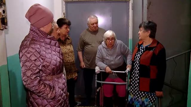 ЖИТЕЛИ МНОГОЭТАЖЕК НА УЛ. КАЛИНИНА ДВА МЕСЯЦА НЕ МОГУТ ПОЛЬЗОВАТЬСЯ ЛИФТАМИ 22.01.2018 смотреть онлайн