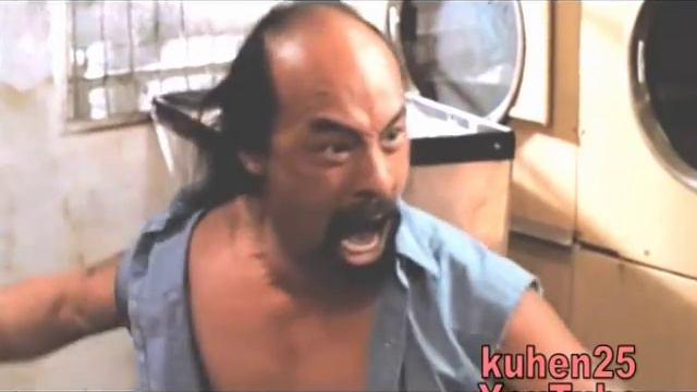 Van Damme Vs 2 Prisoners