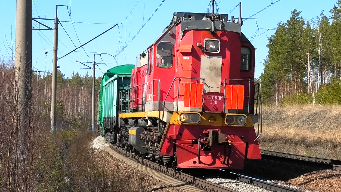 ТЭМ18ДМ-338 с небольшим грузовым составом