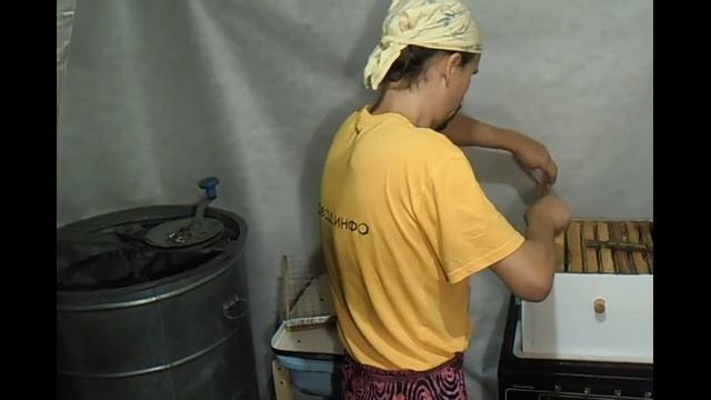 Народный улей Варрэ Откачиваем мёд смотреть онлайн