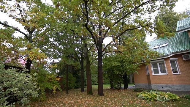 Уютный кирпичный дом на парковом участке в Михайловском на Калужском шоссе смотреть онлайн