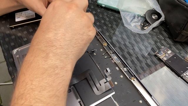 Залили колой MacBook Air 13 Late 2018 A1932 смотреть онлайн