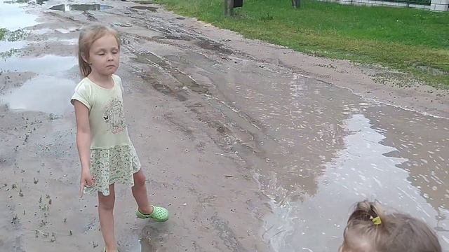 Грязевые ванны, после дождя. смотреть онлайн