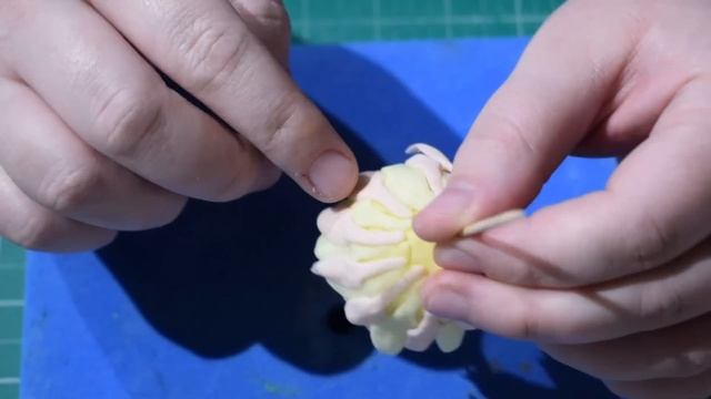 CAKE NATION | How To Create A Dahlia Using Sugar Paste Fondant Flower смотреть онлайн