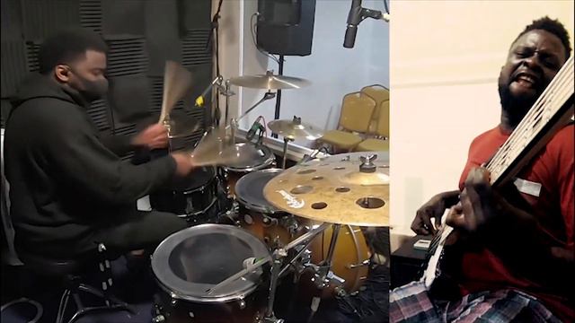 MUST WATCH! MY $300 (4 STRINGS) AND $1,500 PLUS (5 STRINGS) BASS IN A SHED / KOKO BASS смотреть онлайн