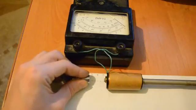 Изменения тока амперметра от расстояния между катушкой и магнитом смотреть онлайн