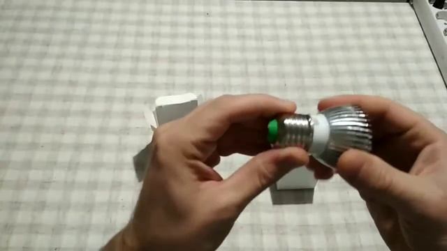 Ультрафиолетовая лампочка для растений