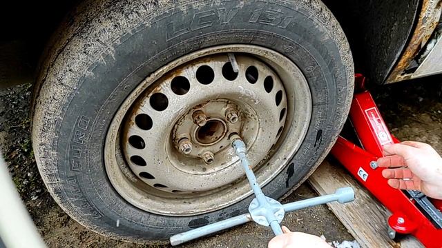 Как легко и быстро заменить летнюю резину на зимнюю смотреть онлайн