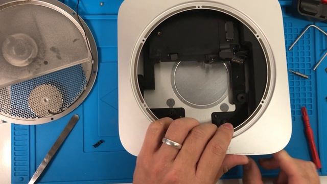 Mac Mini 2014 - Disassembly 2TB SSD Upgrade - Fusion Drive Replacement смотреть онлайн