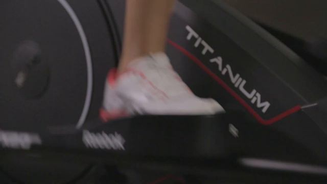 Zaawansowane technologicznie sprzęty fitness z serii Titanium marki Reebok Fitness смотреть онлайн