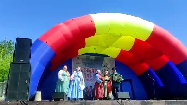 Коллектив "Верея" исполняет песню "Поехали мой муж на мельницу" смотреть онлайн