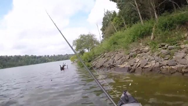 Bass Fishing in a Kayak battling the wind! Fishing before the storm. смотреть онлайн