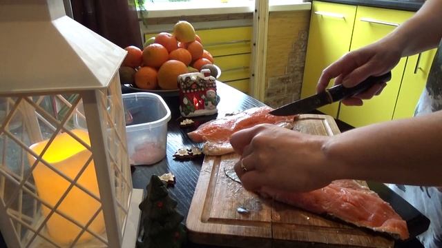 МЫ уже начали готовить новогодний стол. Форель. смотреть онлайн