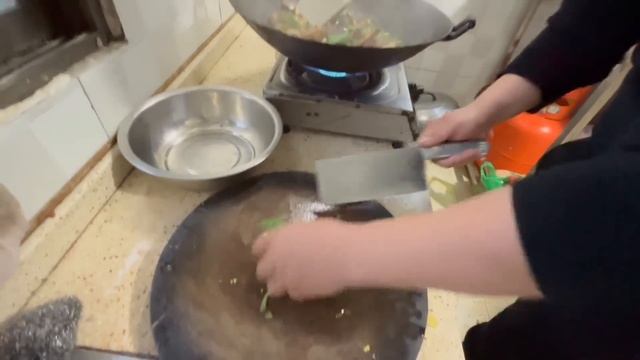 老肥带敏锅小航航回娘家，下厨做铁锅炖大鹅，老丈人吃了直夸好【农人老肥】 смотреть онлайн