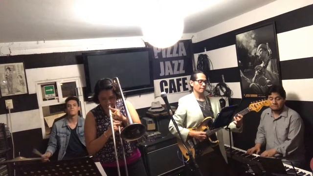 Erika Rosas Trombonista I That Old Black Magic смотреть онлайн