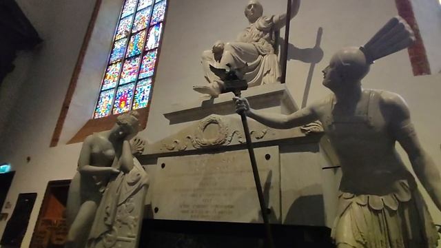 Explorar Varsóvia (Polónia): Na Catedral São Os Mortos Que Contam A História