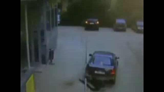 Как паркуются женщины:) смотреть онлайн