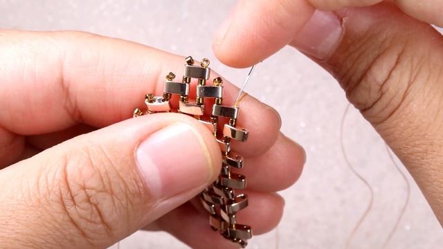 Beaded bracelet with half tila and seedbeads beautiful and easy to make for beginners /DIY tutorial смотреть онлайн