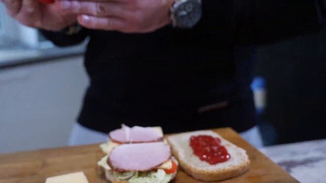 Сэндвич за 5минут. Бутерброд (тост) с сыром и ветчиной. смотреть онлайн