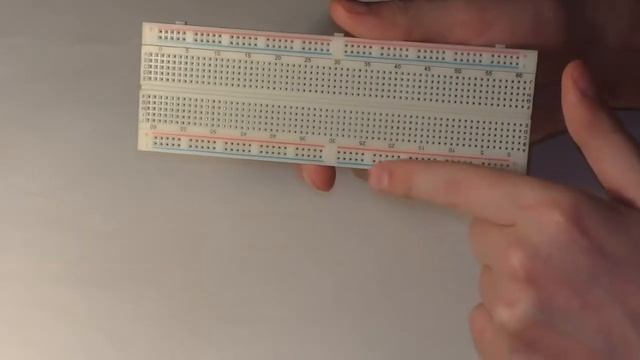 КАК ПОЛЬЗОВАТЬСЯ МАКЕТНОЙ ПЛАТОЙ BREADBOARD Для Arduino смотреть онлайн