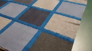 ???Плед из старых трикотажных джемперов.