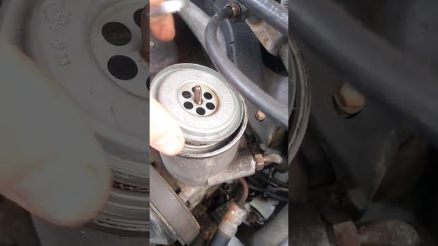 Как заменить фильтр Гура Мерседес W 124 смотреть онлайн