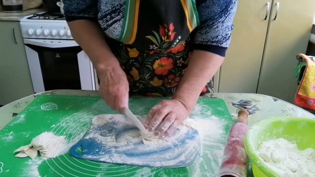 Домашняя лапша на курином бульоне. Ну очень вкусно.Суп с курицей.