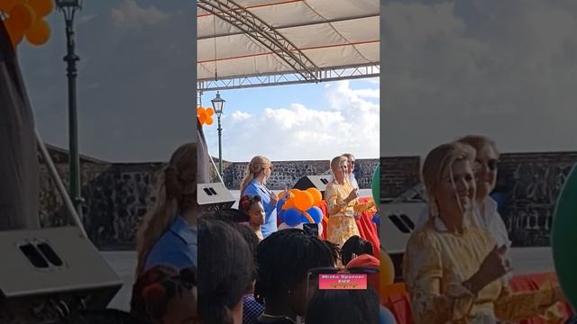 Dutch King Willem-Alexander, Queen Maxima, and Princess Amalia dances Soca Music on St Eustatius смотреть онлайн